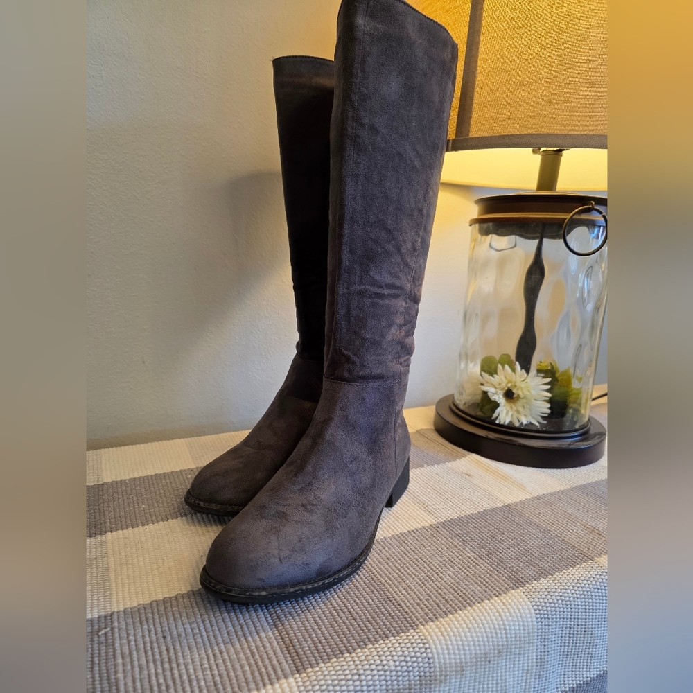 Elegant Gray Knee-High Women's Boots